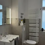 Theaterstrasse - 3 Schlafzimmer - 5 Betten - Gratis Pkw Stellplatz - Smarttv ארפורט