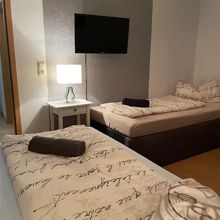 Theaterstrasse - 3 Schlafzimmer - 5 Betten - Gratis Pkw Stellplatz - Smarttv Apartment Erfurt