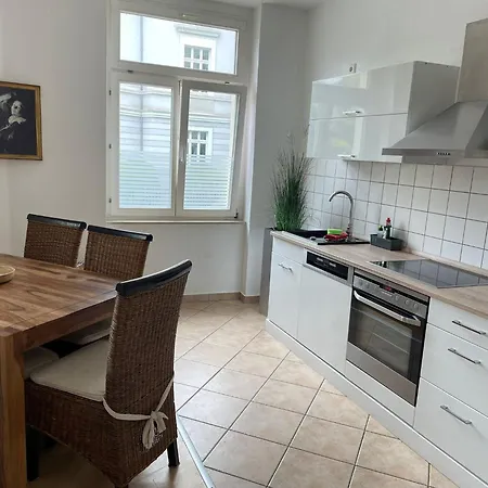 Theaterstrasse - 3 Schlafzimmer - 5 Betten - Gratis Pkw Stellplatz - Smarttv Ερφούρτη