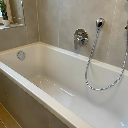 Apartment Theaterstrasse - 3 Schlafzimmer - 5 Betten - Gratis Pkw Stellplatz - Smarttv *