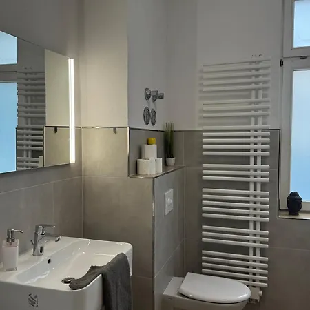 Theaterstrasse - 3 Schlafzimmer - 5 Betten - Gratis Pkw Stellplatz - Smarttv エアフルト