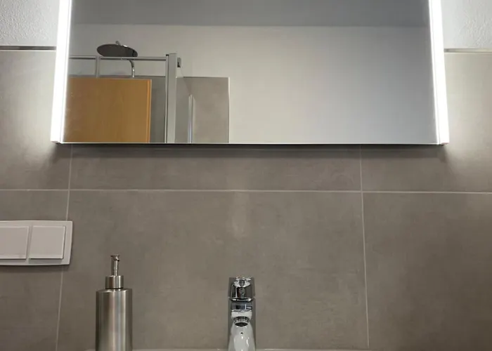 Theaterstrasse - 3 Schlafzimmer - 5 Betten - Gratis Pkw Stellplatz - Smarttv Apartman *